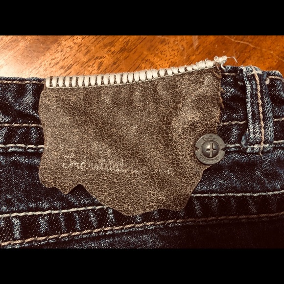 Ladies Industrial Cotton distressed denim shorts size 11 - Picture 3 of 5